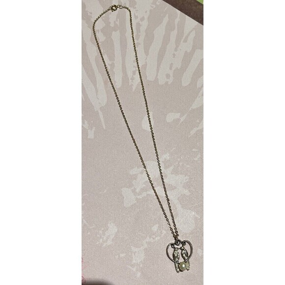 LOVEBIRDS HEART Faux Pearl Pendant Necklace Gold Tone Womens 17in Bird Lovers - Picture 2 of 8